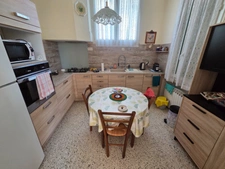 Dpt Gard (30), à vendre belle maison mitoyenne sur une face d'environ 93m² habitable sur un terrain clos de 300m² environ.