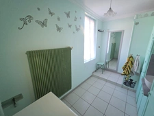 ALES (30)A vendre secteur Chantilly belle maison 5 chambres entierement rénovée d'environ 140m² habitable sur un terrain clos de 500m².