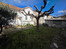 Dpt Gard (30), à vendre belle maison mitoyenne sur une face d'environ 93m² habitable sur un terrain clos de 300m² environ.