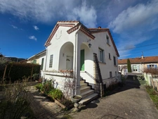 Dpt Gard (30), à vendre belle maison mitoyenne sur une face d'environ 93m² habitable sur un terrain clos de 300m² environ.