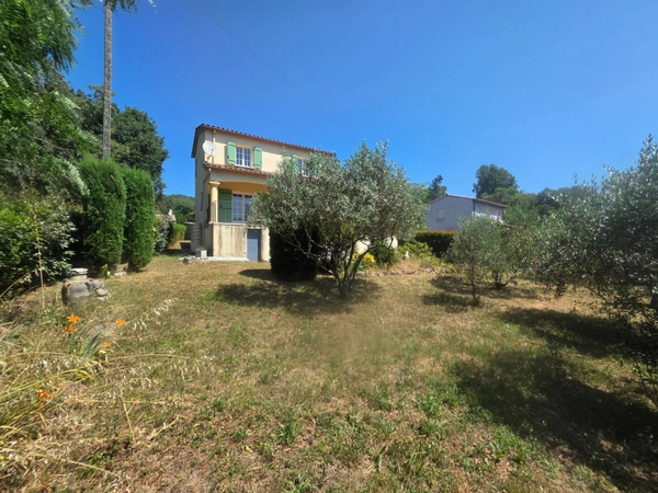 Cendras (30) secteur les Bedos à moins de 10 minutes d'ales, très belle villa 2005 d'environ 130m² sur un terrain clos et arboré de 902 m².