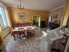 Dpt Gard (30), à vendre belle maison mitoyenne sur une face d'environ 93m² habitable sur un terrain clos de 300m² environ.