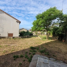 Dpt Gard (30), à vendre secteur Chantilly belle maison mitoyenne à rénover 115m² environ sur un terrain clos de 892m².