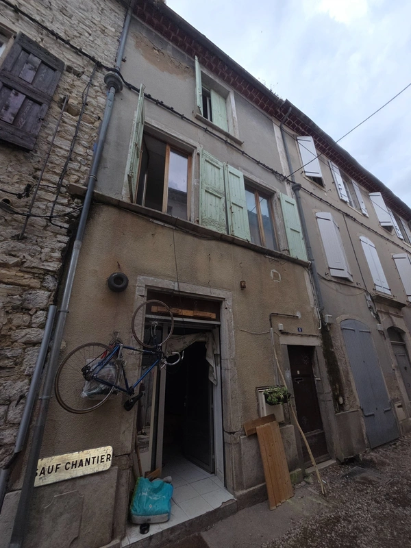 SAINT HIPPOLYTE DU FORT (30) secteur écu de France, idéal investisseur immeuble de rapport d'environ 98m² habitable composé de 2 appartements et d'un studio rentabilité de 11.8% brut