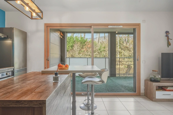 Appartement à vendre 3 pièces DIVONNE LES BAINS (01) - 68 m2 - terrasse 35 m2, cave et 2 box