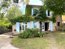QUINSAC - beautiful character stone house of 160 m² with exceptional view of the river