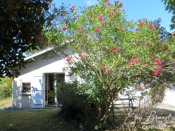LANTON - maison 3 chambres avec garage et annexes