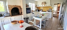 Charmante maison de plain-pied 4 chambres sur beau terrain arboré de 1 450 m²