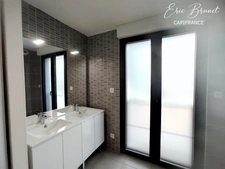 La Teste-de-Buch – Exceptional apartment in the heart of the city with a double terrace of 43 m² - a closed garage and 2 parking spaces