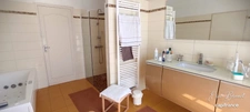 Charmante maison de plain-pied 4 chambres sur beau terrain arboré de 1 450 m²