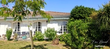 Charmante maison de plain-pied 4 chambres sur beau terrain arboré de 1 450 m²