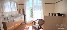 Charmante maison de plain-pied 4 chambres sur beau terrain arboré de 1 450 m²
