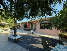 BIGANOS – Sought-after VIGNEAU district – Elegant 190 sq m property on a magnificent 2,370 sq m landscaped plot with swimming pool, outbuilding and double garage