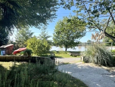 QUINSAC - beautiful character stone house of 160 m² with exceptional view of the river