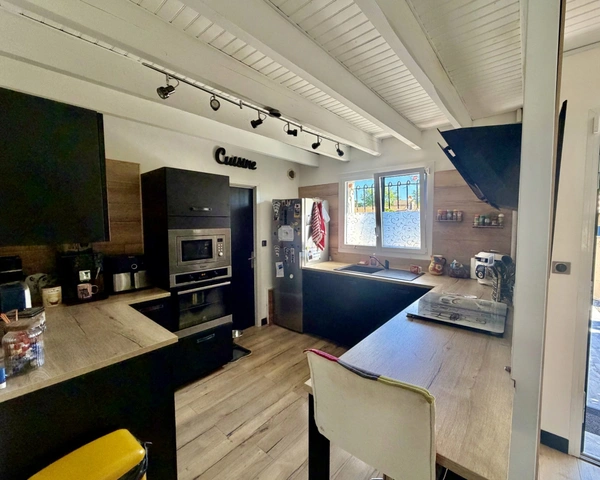 LANTON (secteur CASSY) – Charmante maison familiale avec piscine dans un environnement privilégié 