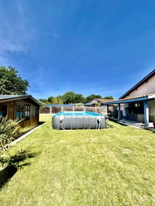 LANTON (secteur CASSY) – Charmante maison familiale avec piscine dans un environnement privilégié 