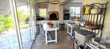 Charmante maison de plain-pied 4 chambres sur beau terrain arboré de 1 450 m²