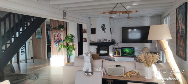 LANTON (secteur CASSY) – Charmante maison familiale avec piscine dans un environnement privilégié 
