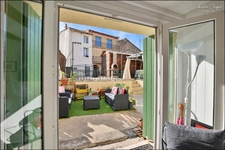 Florensac – Maison de village rénovée avec extérieur, deux chambres et climatisation