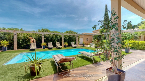 Maison à vendre 10 pièces proche de PEZENAS (34)