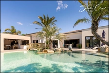 Villa d’exception avec lagon privé et pool house – Un air de Bali à 15 min de Pézenas