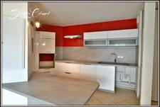  Pézenas – Dernier étage – T2 avec mezzanine, terrasse, climatisation et parking
