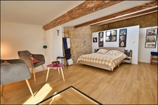 Florensac – Maison de village rénovée avec extérieur, deux chambres et climatisation