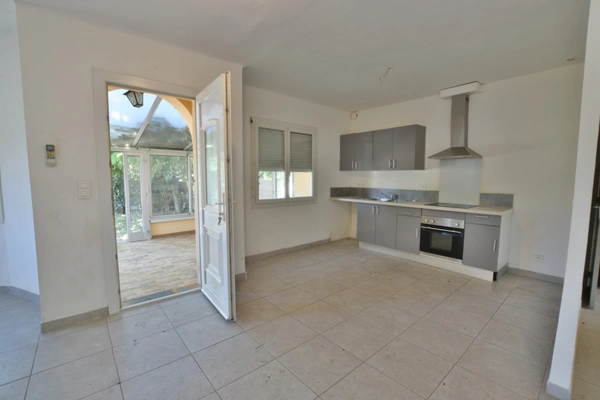 Maison à vendre 4 pièces ,double garage et veranda AGDE (34)