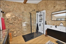 Florensac – Maison de village rénovée avec extérieur, deux chambres et climatisation