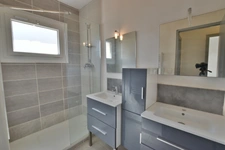 Maison à vendre 4 pièces ,double garage et veranda AGDE (34)