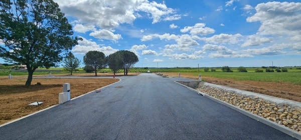 Terrain à vendre de 803 m2 ZAC proche de PEZENAS (34)