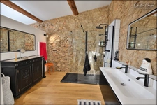 Florensac – Maison de village rénovée avec extérieur, deux chambres et climatisation