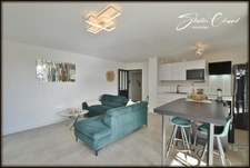Appartement à vendre 3 pièces ,2 places de parking ,dernier étage AGDE (34)