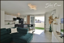 Appartement à vendre 3 pièces ,2 places de parking ,dernier étage AGDE (34)