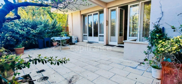 À vendre à ARLES (13200) Appartement T4 avec terrasse + jardinet + garage fermé + une place de parking + une cave