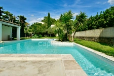 Bouches-du-Rhône department (13), for sale in TARASCON: 6-room house of 300 m² - Land of 2558 m² 