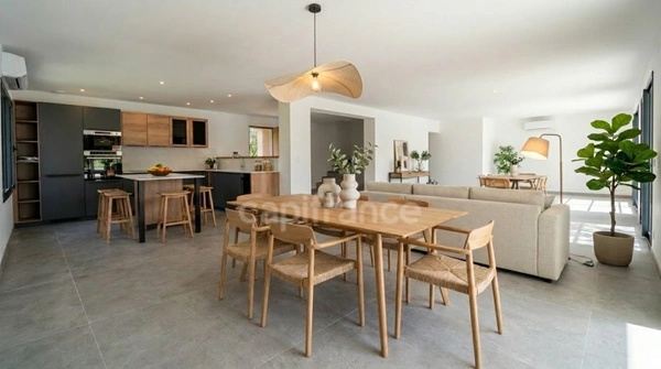 Maison à vendre 6 pièces FONTVIEILLE (13)