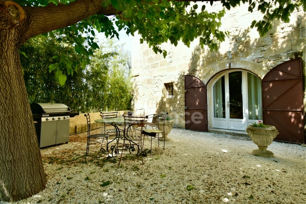 Dpt Bouches du Rhône (13), à vendre TARASCON maison P6 de 300 m² - Terrain de 2558 m² 