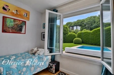 La Celle-Saint-Cloud – Villa familiale avec piscine – Parcelle de 967 m² – Gare à 3 minutes à pied