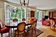 For sale in Rueil-Malmaison – Buzenval district – 190m² family home with 5 bedrooms in a private estate 