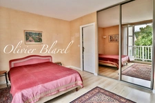 For sale in Rueil-Malmaison – Buzenval district – 190m² family home with 5 bedrooms in a private estate 