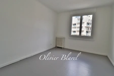 A vendre Le Plessis Robinson - 69m² rénové - 2 chambres - Balcon - Box - Gare 10mn