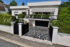 La Celle-Saint-Cloud – Villa familiale avec piscine – Parcelle de 967 m² – Gare à 3 minutes à pied
