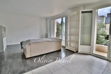 A vendre Le Plessis Robinson - 69m² rénové - 2 chambres - Balcon - Box - Gare 10mn