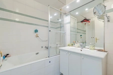 Saint-Cloud - Pasteur district - 85m² - 3 bedrooms - Terrace