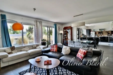 La Celle-Saint-Cloud – Villa familiale avec piscine – Parcelle de 967 m² – Gare à 3 minutes à pied