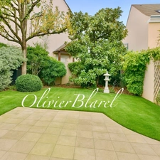 For sale in Rueil-Malmaison – Buzenval district – 190m² family home with 5 bedrooms in a private estate 