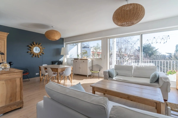 GARCHES (92) - Appartement - 89m² rénové - Dernier étage - Loggia
