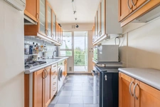 Saint-Cloud - Pasteur district - 85m² - 3 bedrooms - Terrace
