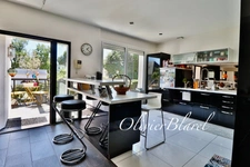 La Celle-Saint-Cloud – Villa familiale avec piscine – Parcelle de 967 m² – Gare à 3 minutes à pied